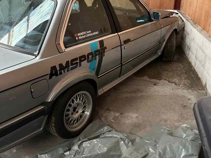 Vend bmw e30 325ix de 1988 (4roues motrices)213560 kms adaptés au rallye de régularité principalement 6 cylindres en ligne pour plus de renseignements merci de me contacter... 4
