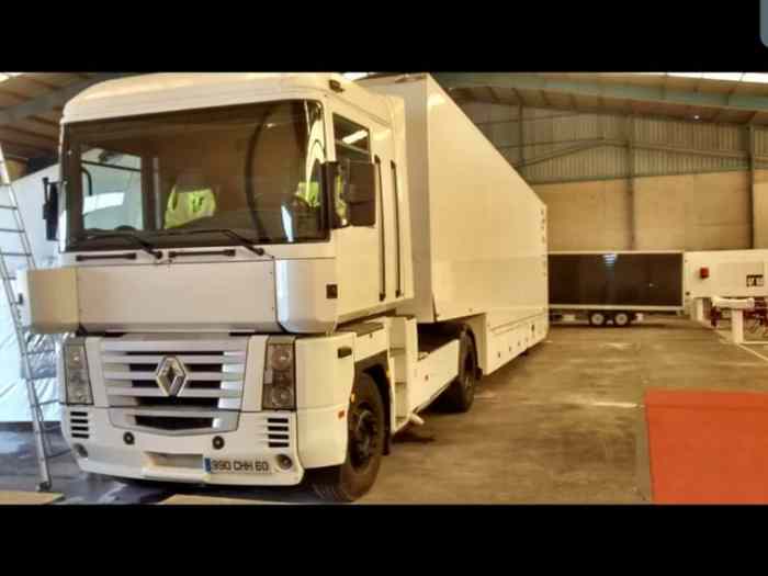A louer camion de course transport voiture et matériel .. 0