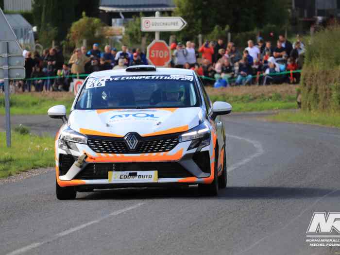 Louez notre Clio Rally5 pour la saison...