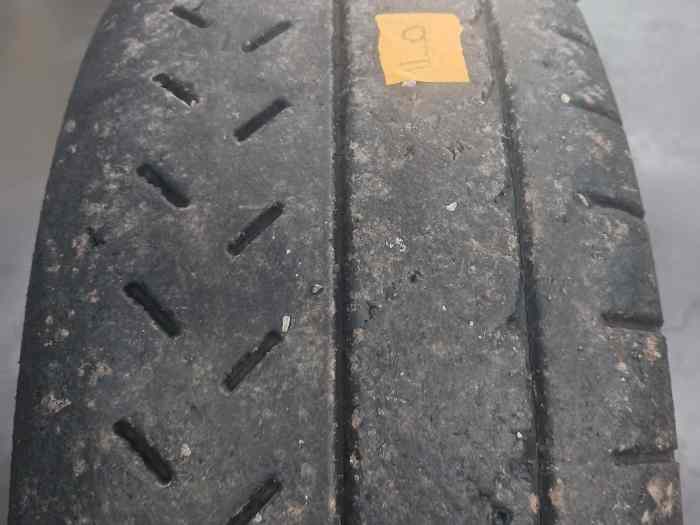 2 Michelin R21 en 19/58-15 avec 70% d’usure 2