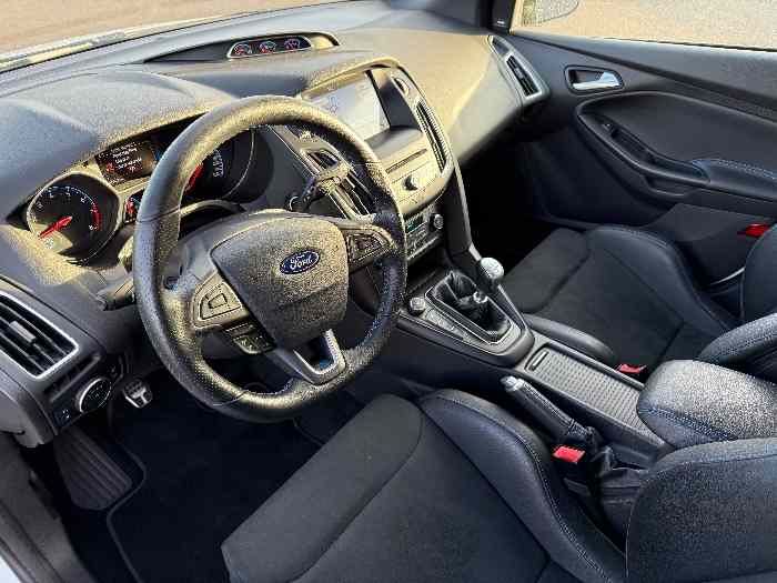 Ford Focus RS 2.3 350ch ÉTAT NEUF Seulement 16 000 kms !! 4