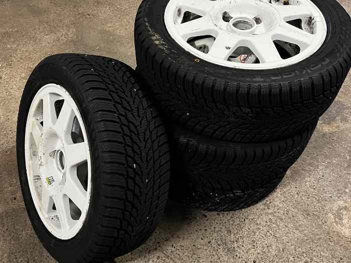 Pneus neige nokian 15 pouces neuf 0
