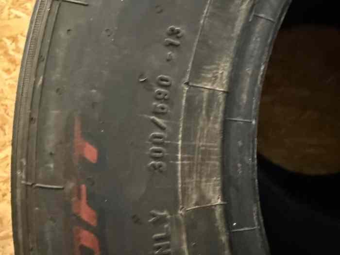 2 Pneus Pirelli rouge 1