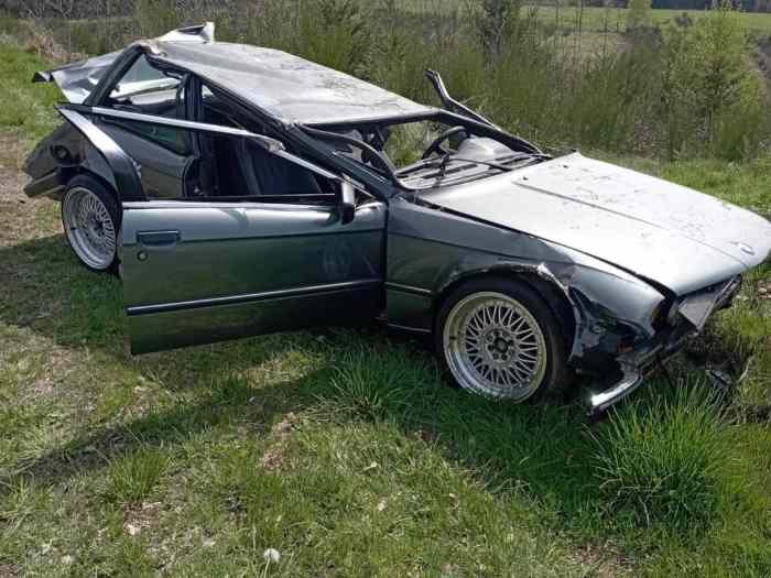 Caisse arceautée + épave BMW e30 323i 1