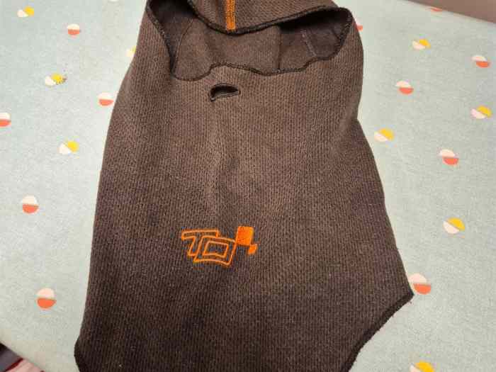 chaussette cagoule tea shirt pantalon 1