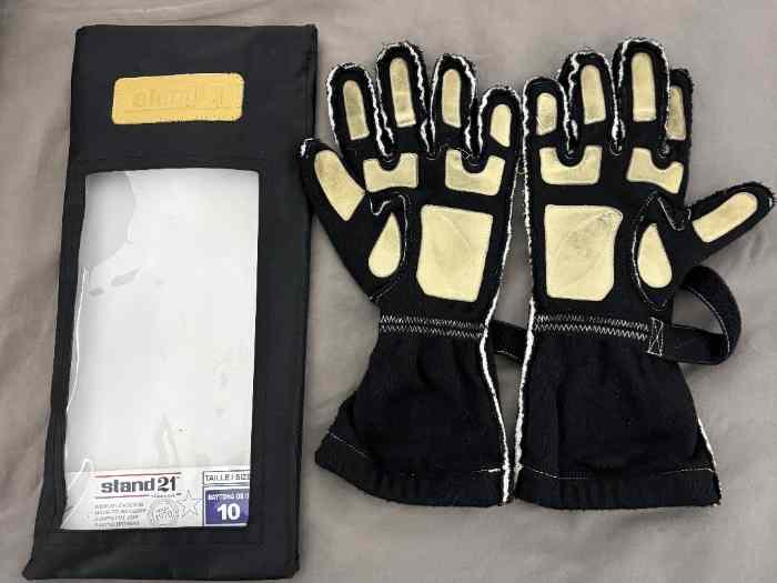 Gants Stand 21 0