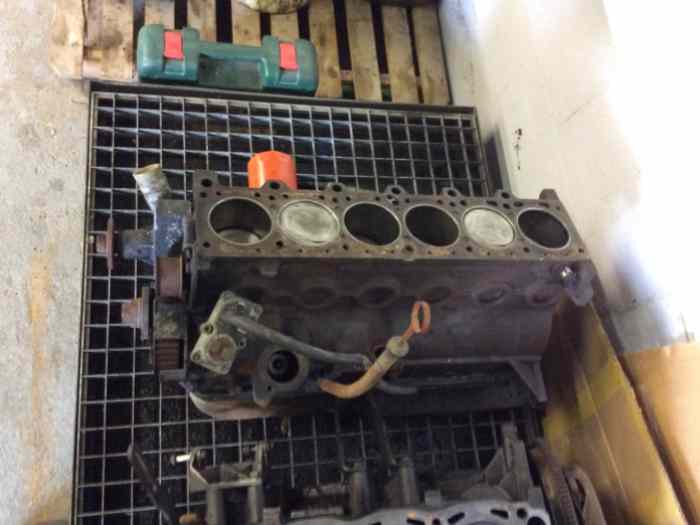 Moteur bmw 323i 6 cylindres 2