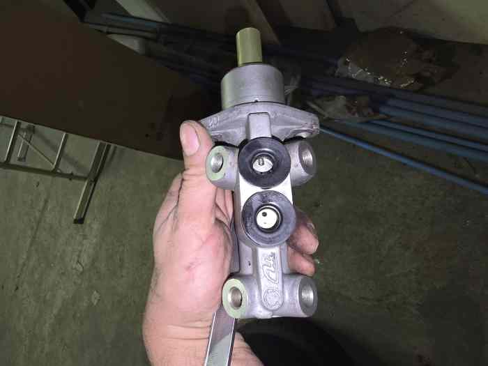 Maître cylindre ATE 206 0