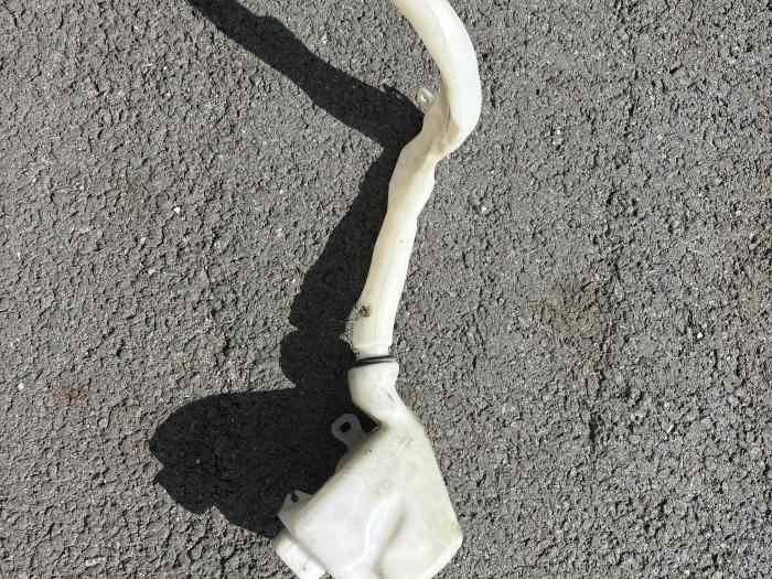 Réservoir lave-glace 0