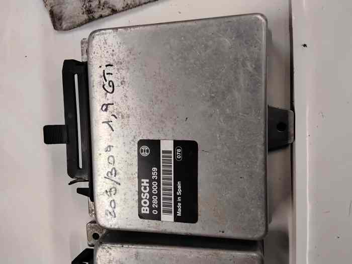 Boitier BOSCH PEUGEOT 205 - 309 GTI 19...