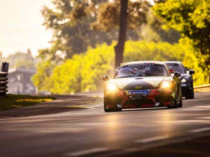 Location 981 GT4 Clubsport V3 Manthey Racing 1