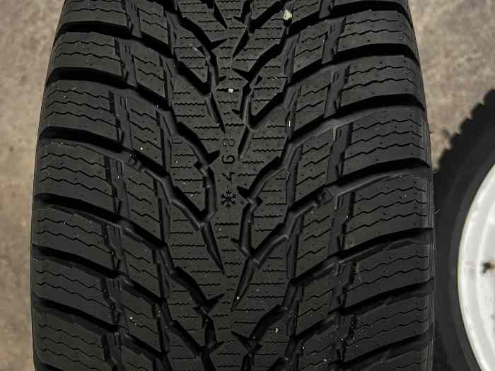 Pneus neige nokian 15 pouces neuf 3