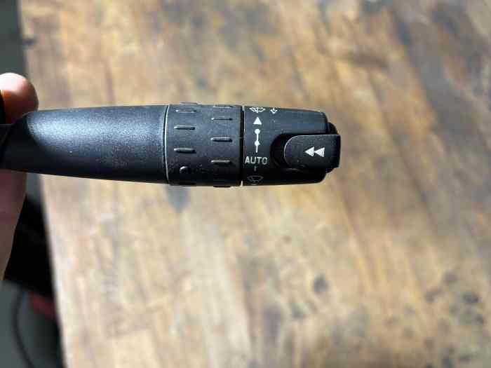 Commodo Essuis Glace / Phare Peugeot 2