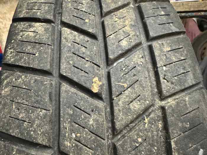 Vends Pneu, pluie hankooj , 14 pouces 1