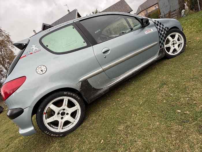 Location 206 terre ou asphalte 0