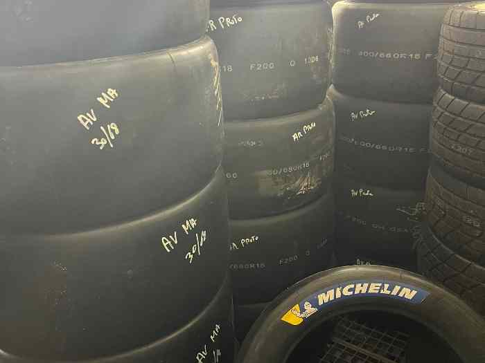 Pneus slicks Michelin et hankook 1