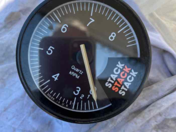 Compte tours stack st400