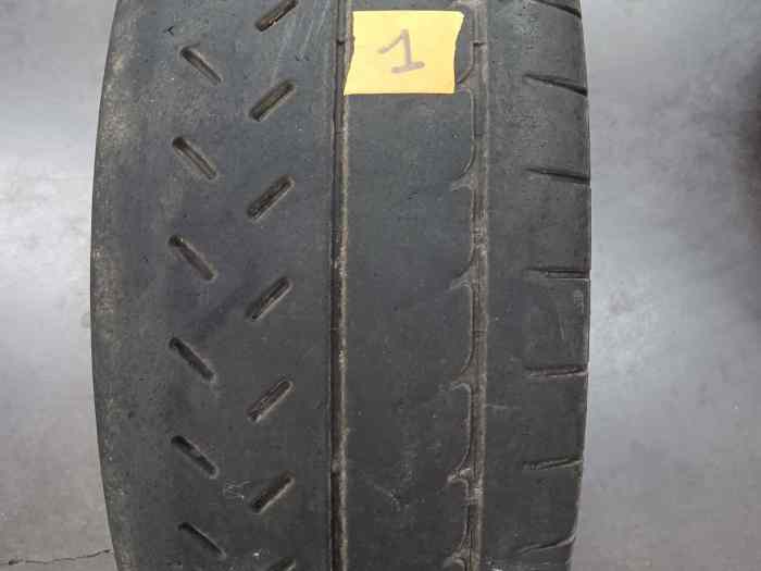 2 Michelin R21 en 19/58-15 avec 80% d’usure 1