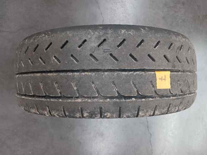2 Michelin R31 en 19/58-15 avec 20% d’usure 1