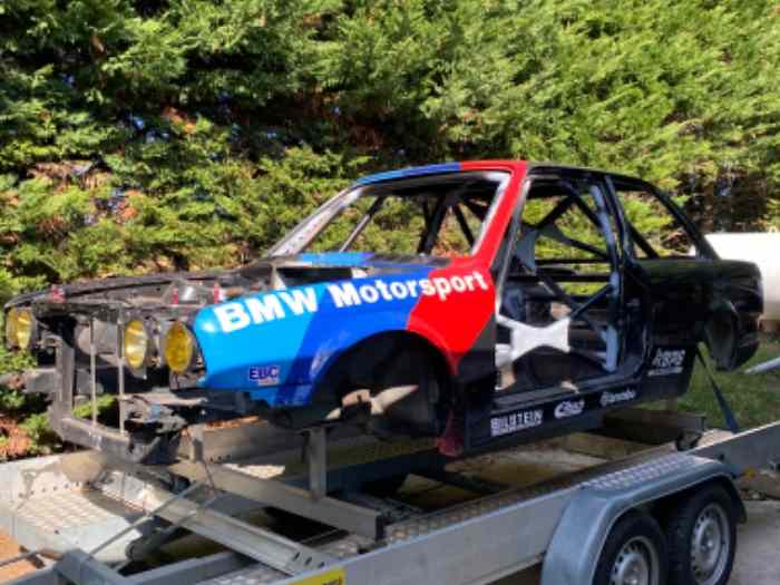 Caisse arceautée + épave BMW e30 323i 0