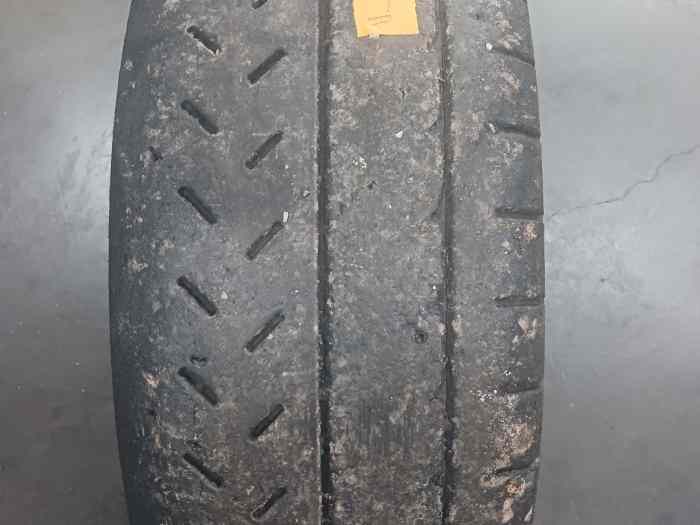 2 Michelin R21 en 19/58-15 avec 70% d’usure 1