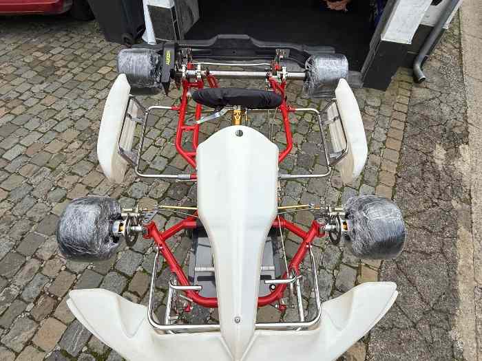 Karting Tony Kart / Moteur IAME KA100 refait à neuf + lot de pièces 2