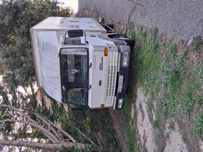 Nissan atleon eco 100T 2