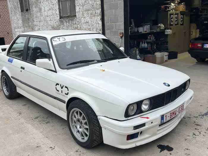 BMW E30 coupé M52B28