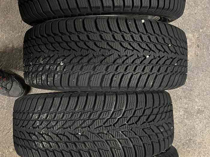 Pneus neige nokian 15 pouces neuf 1