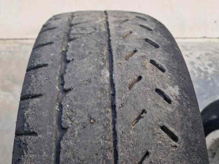Vends Pneus Michelin 19/58-15 2