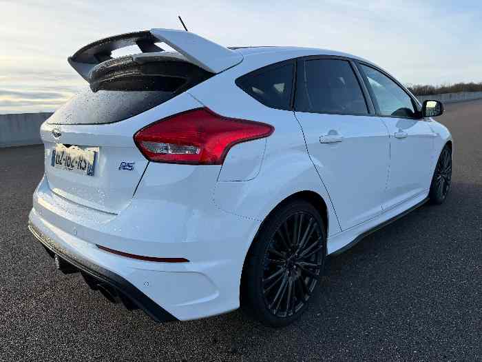 Ford Focus RS 2.3 350ch ÉTAT NEUF Seulement 16 000 kms !! 2
