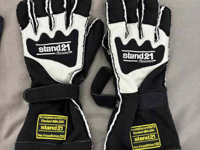 Gants Stand 21 1