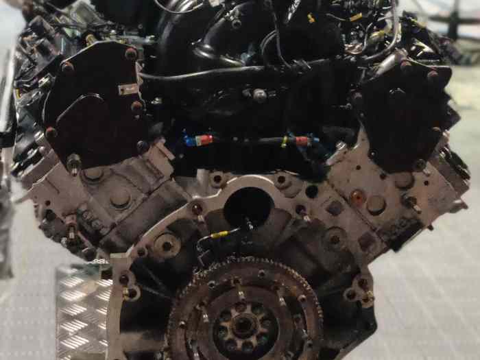 Vend Nissan moteur V8 ( 5.6lit ) 460hp complet...