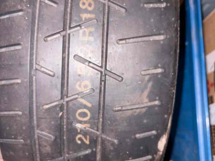Pneus hankook T72 neuf 18 pouces