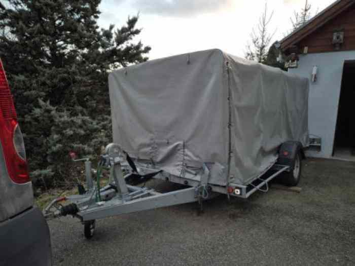 Remorque fermé 1300kg 0