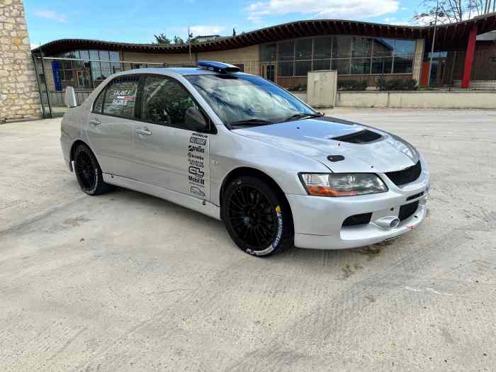Lot Mitsubishi Lancer Evo 9 Gr.A + Caisses