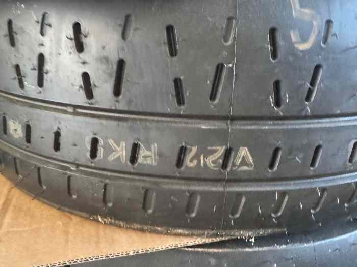 Pneus Pirelli Neuf en 17