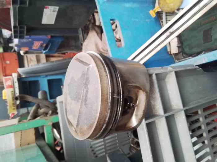 Pistons et bielles BMW origine a la piece..! ! 1