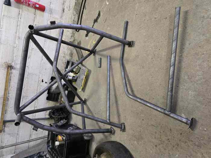 Saxo VTS soudé + arceau FIA Annexe J SPARCO 1