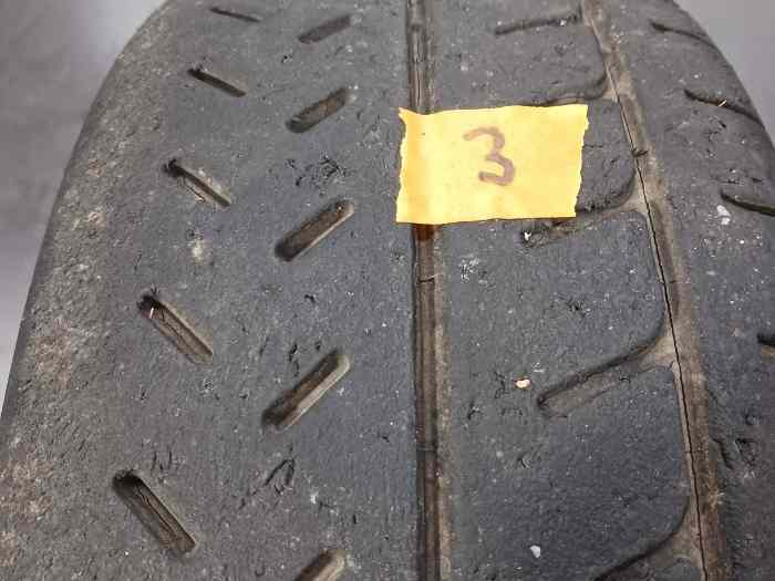 2 Michelin R11 en 19/58-15 avec 20% d’usure 2
