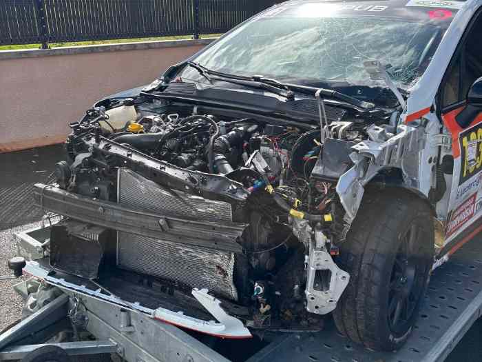 Clio RC5 accidentée 1