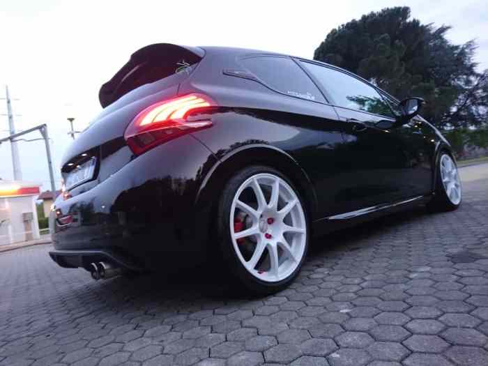 Jante Peugeot 208 GTI 8x18 EVO Corse Excalibur 4