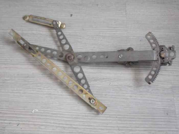 LEVE-VITRE AVANT DROIT 1237202246 MERCEDES W123 5