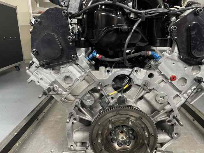 NISSAN V8 5 litres LMP3 complet avec Airbox et démarreur/embrayage et faisceau 4