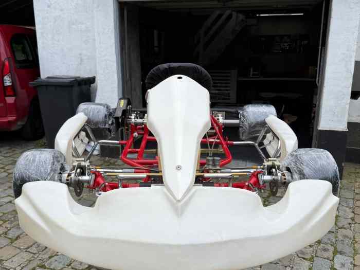 Karting Tony Kart / Moteur IAME KA100 refait à neuf + lot de pièces 1