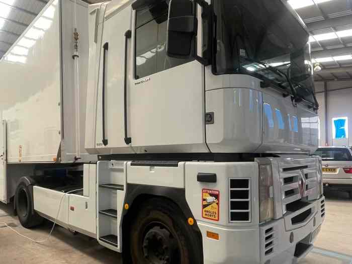 Camion-remorque de course à louer – Saison 2026 0