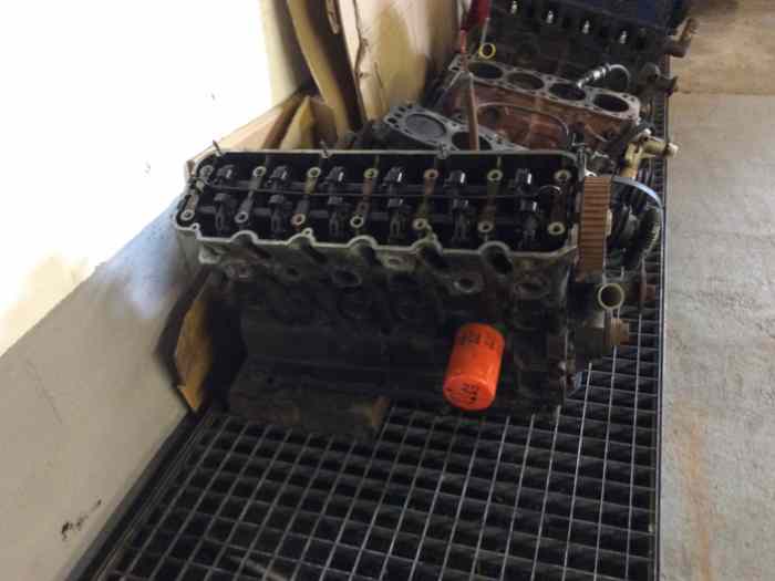 Moteur bmw 323i 6 cylindres 4