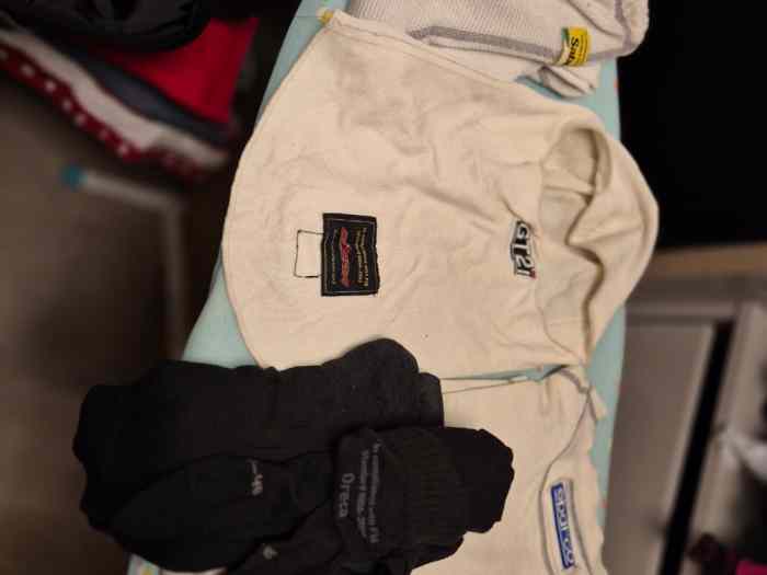 chaussette cagoule tea shirt pantalon 0