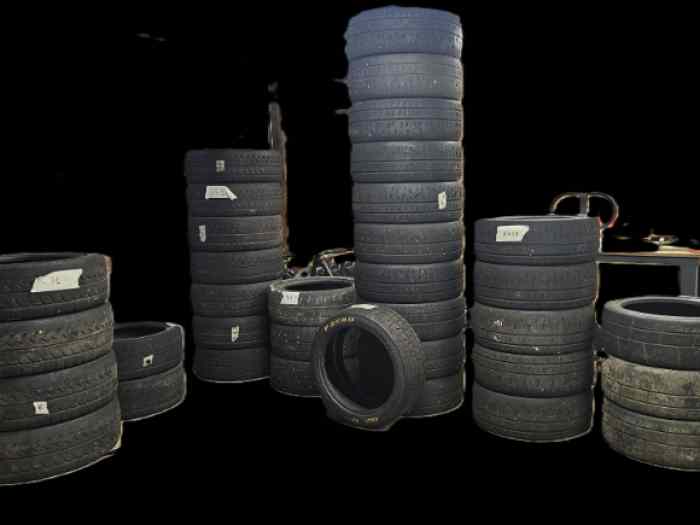 PNEUS MICHELIN ET PIRELLI