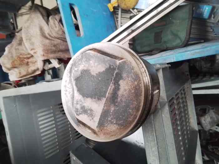 Pistons et bielles BMW origine a la piece..! ! 2